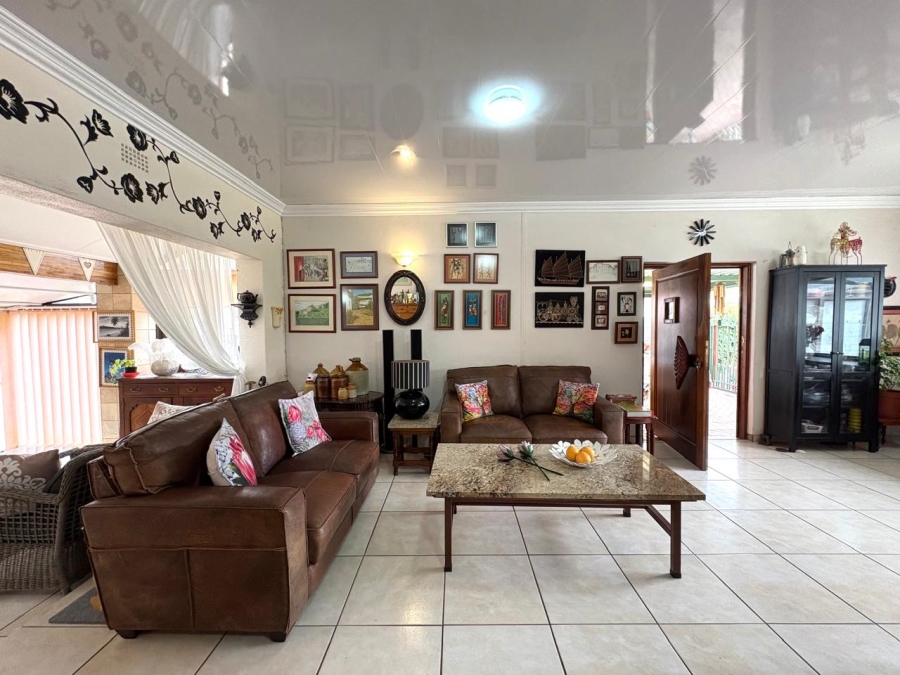 6 Bedroom Property for Sale in Lakeview Free State